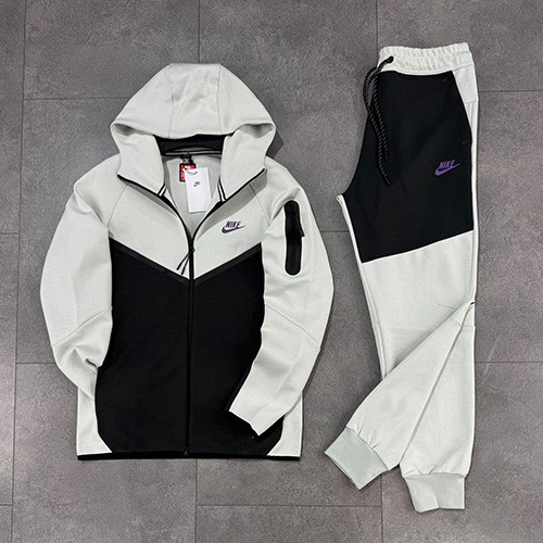 ست سویشرت شلوار نایک تکفلیس (NIKE TECH 2025) رنگ سفید شیری و مشکی لوگو بنفش سایز L